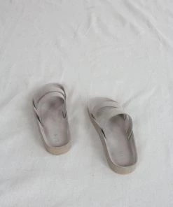 Lauren Manoogian Raw Band Sandal Gris