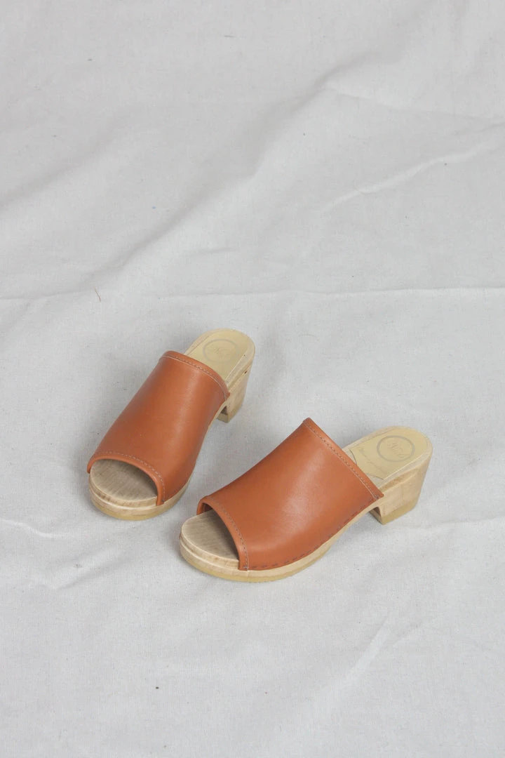 No.6 Daria Clog On Mid Heel Caramel 4 No.6 Daria Clog On Mid Heel Caramel