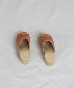 No.6 Daria Clog On Mid Heel Caramel 9 No.6 Daria Clog On Mid Heel Caramel